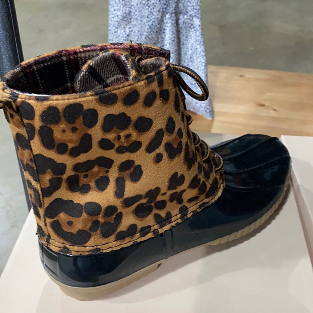 Leopard rain boots new!